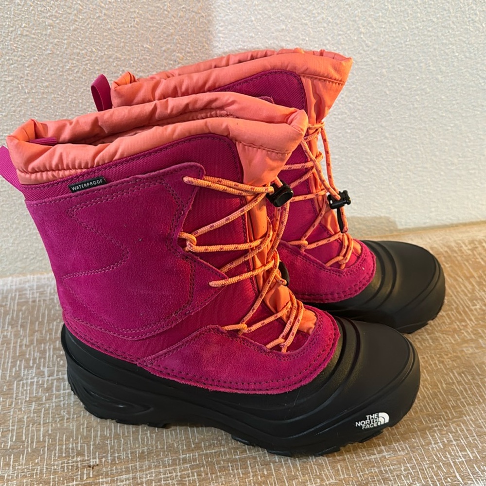 Cute north face women’s snow boots